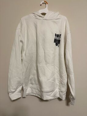 Wild Fable White Graphic Pullover Hoodie Sweatshirt - One Degree Hotter SMALL